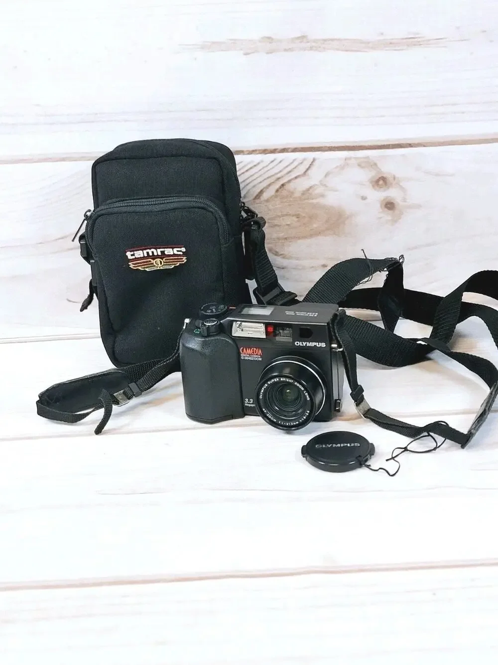 Olympus CAMEDIA C-3040 Zoom 3.3MP Digital Camera - Black W/Case Tested